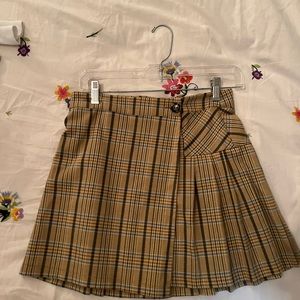 Yellow and black plaided skirt